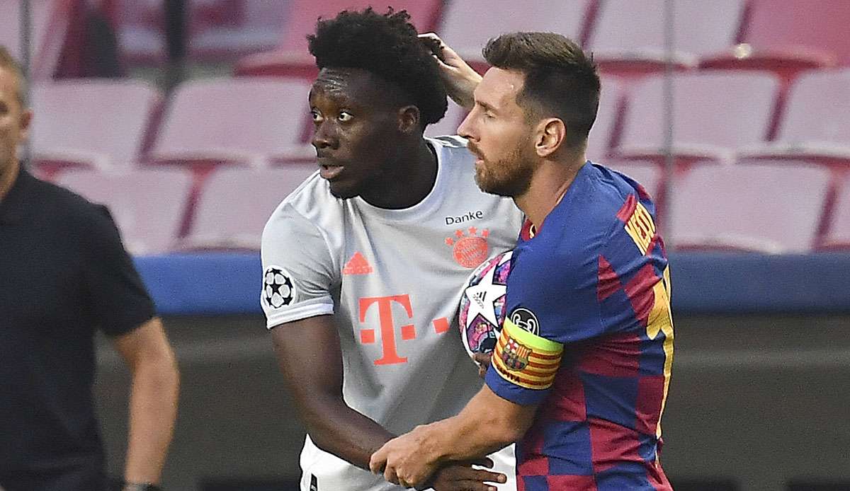 Respekt für den überlegenen Gegner: Lionel Messi vom FC Barcelona tätschelt Alphonso Davies vom FC Bayern das Haupt.