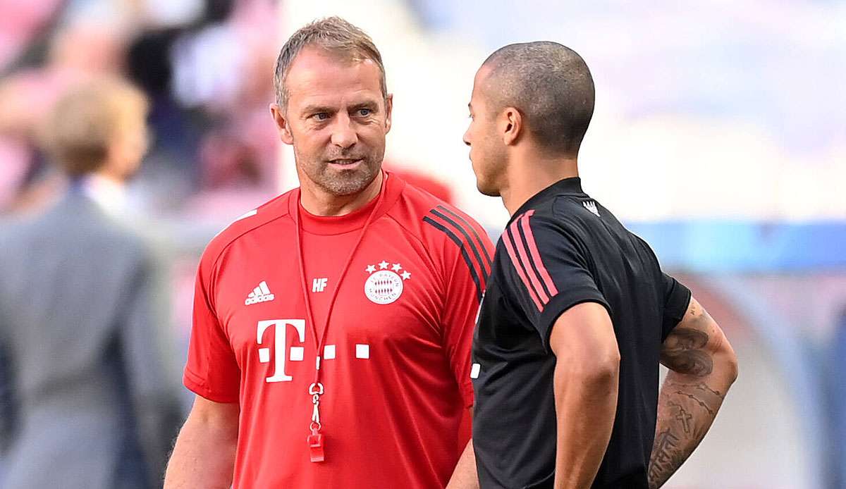 Muss ab der nächsten Saison unter anderem ohne Thiago planen: Hansi Flick (l.).