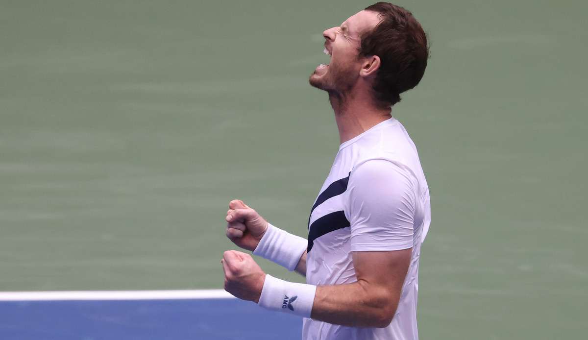 Andy Murray schrie seine Freude nach dem knappen Fünfsatzsieg heraus.
