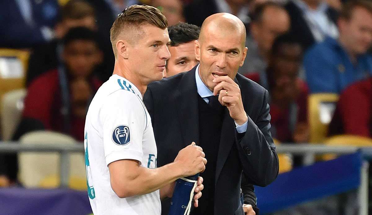 Der Meister und sein Schüler: Ex-Weltklassespieler Zidane trainiert den aktuellen Weltklassespieler Toni Kroos bei Real Madrid.