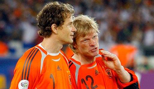 Jens Lehmann (l.) verdrängte unter Jürgen Klinsmann Oliver Kahn als Nationaltorhüter