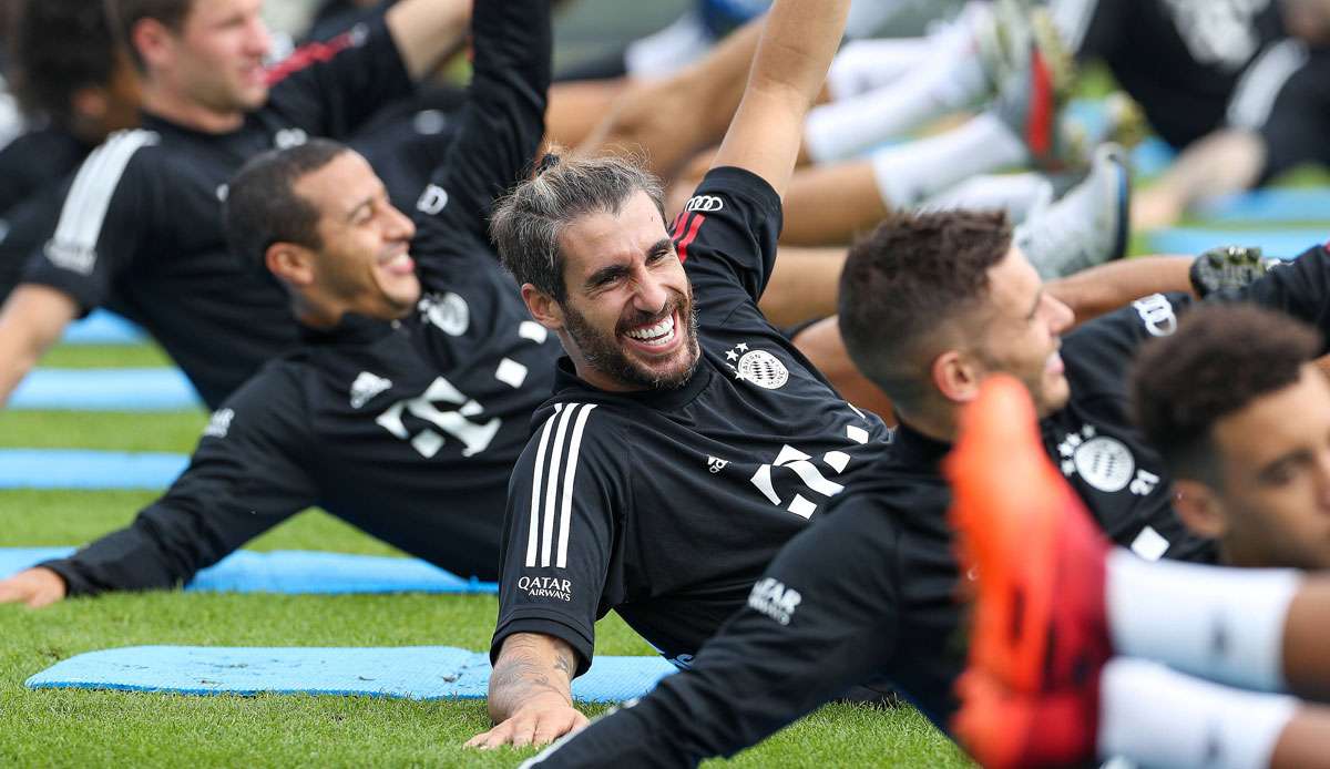 Ein gut gelaunter Javi Martinez beim Training des FC Bayern.