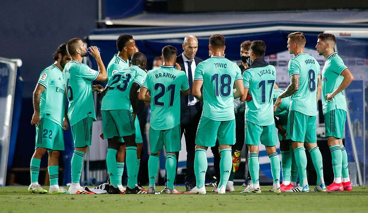 Real Madrid gastiert bei Real Sociedad.