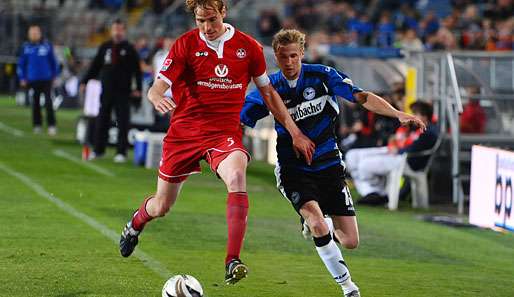 Martin Amedick (l.) verursachte den Elfmeter, der die Arminia in Führung brachte