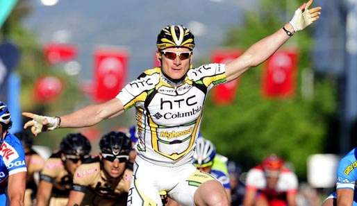 Andre Greipel hat beim Massensprint auf der sechsten Etappe die Nase vorn