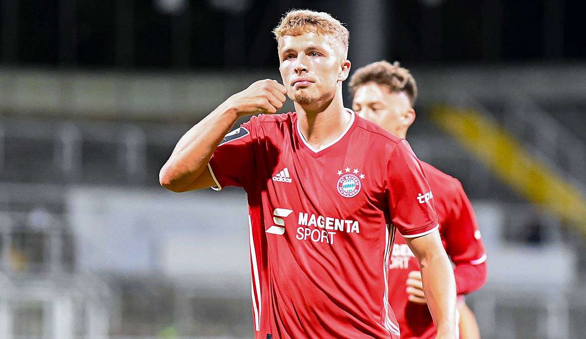 Der einstige Shootingstar Jann-Fiete Arp hat Drittligameister Bayern München II zum ersten Saisonsieg verholfen.