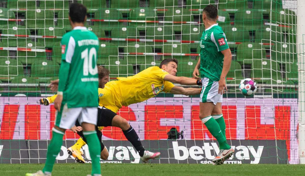 Hielt mit Weltklasse-Paraden den Sieg von Werder Bremen gegen Arminia Bielefeld fest: Torhüter Jiri Pavlenka.