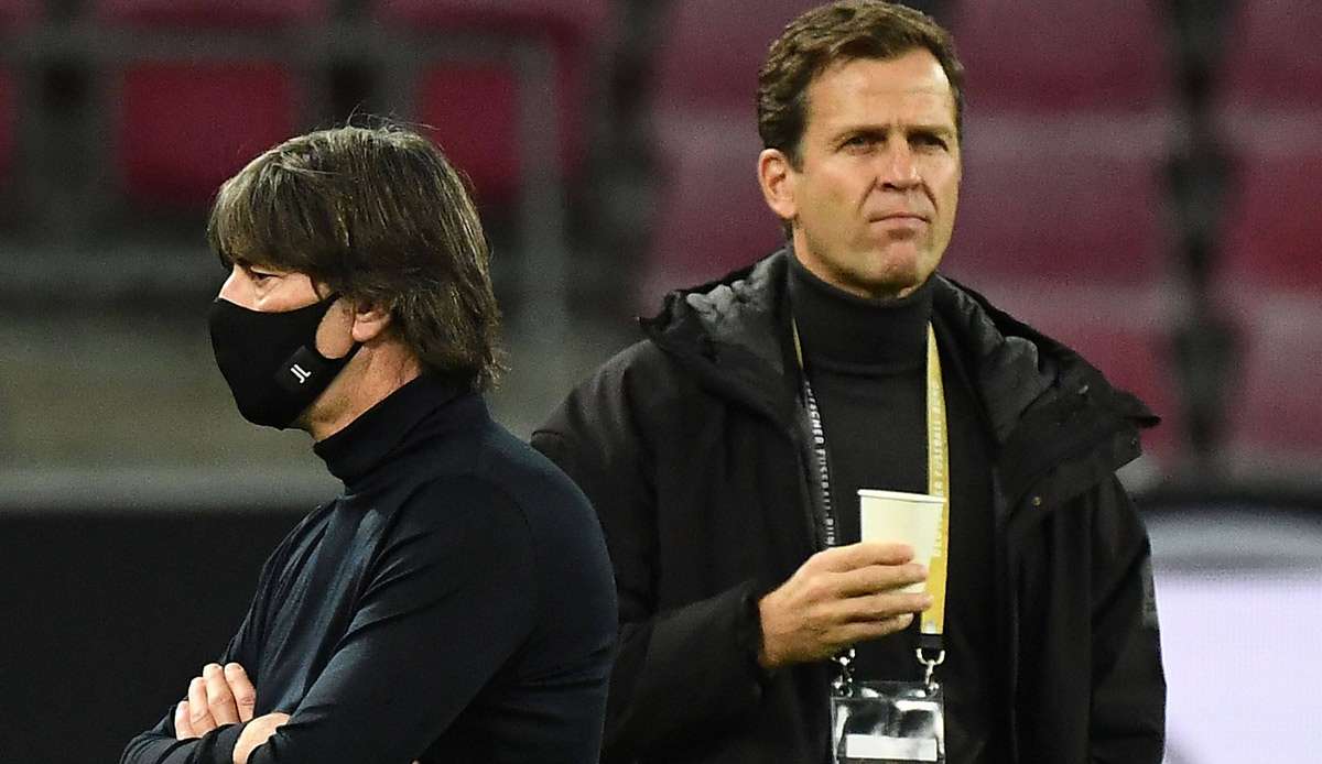 Bundestrainer Joachim Löw zusammen mit Teammanager Oliver Bierhoff.