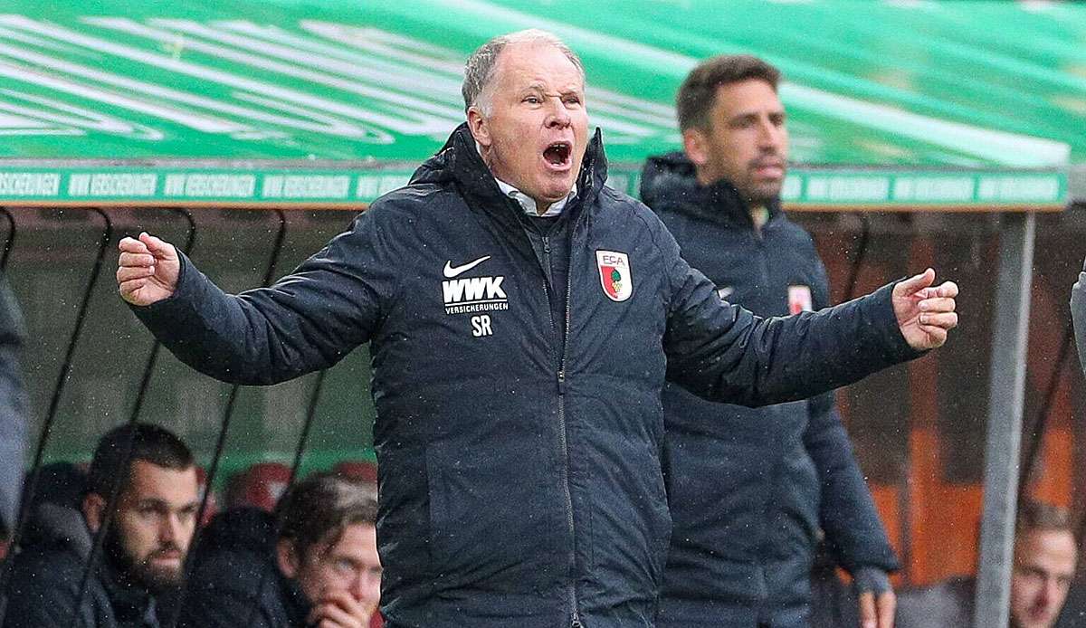 Geschäftsführer Stefan Reuter vom FC Augsburg sieht den engen Terminkalender im Profifußball kritisch.