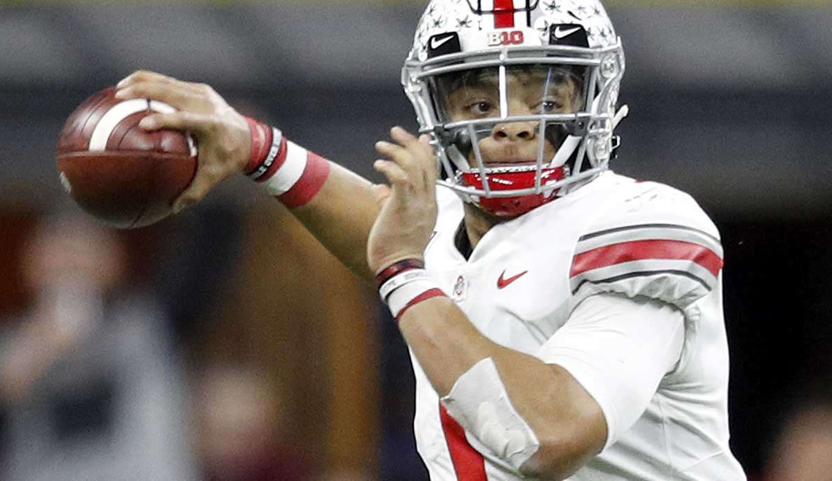 Justin Fields geht mit Ohio State als Favorit in die Saison.