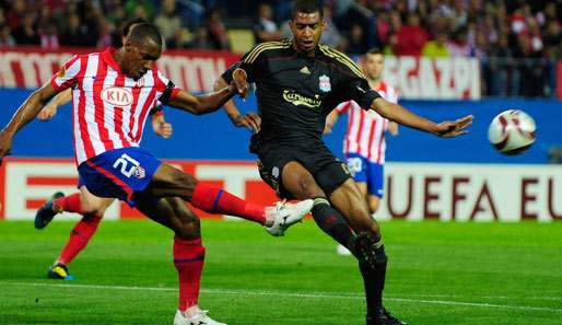 Atleticos Luis Perea (l.) hatte Torres-Ersatz David N'Gog jederzeit im Griff