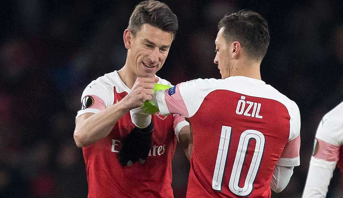 Spielten viele Jahre gemeinsam für den FC Arsenal: Mesut Özil und Laurent Koscielny.