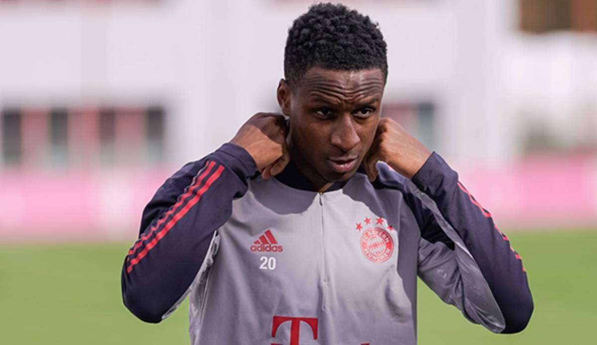 Bouna Sarr muss weiter auf sein Debüt für Frankreich warten.