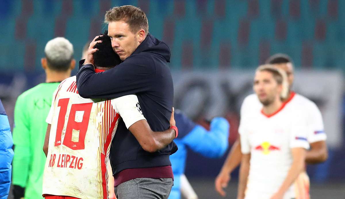 Julian Nagelsmann umarmt Torschütze Christopher Nkunku.