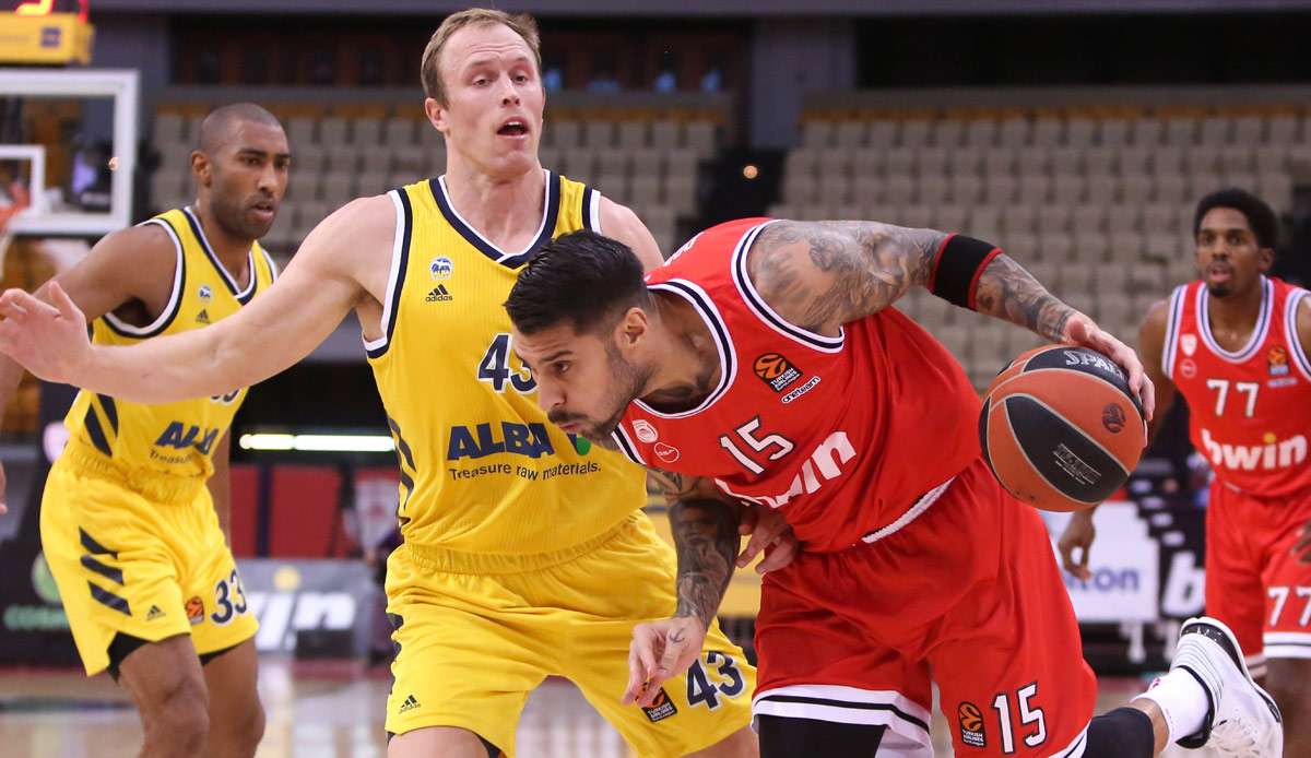 Georgios Printezis geht an Berlins Luke Sikma vorbei.