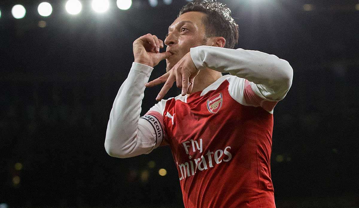 Beim FC Arsenal aussortiert, in der MOdewelt jetzt ganz groß: Ex-Nationalsieler Mesut Özil.