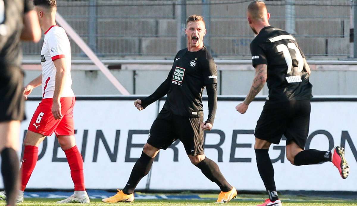 Marvin Pourie (M.) brachte den 1. FC Kaiserslautern im Spiel gegen den FSV Zwickau in Führung.