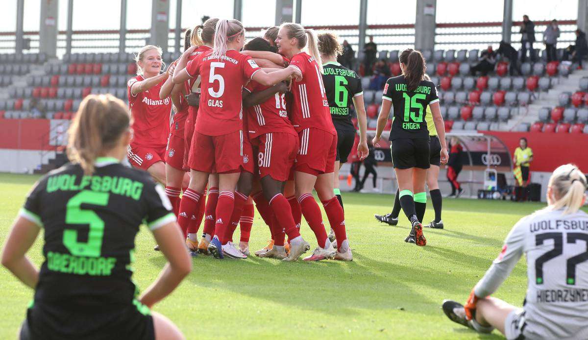 Die Bayern-Frauen haben einen klaren Sieg im Spitzenspiel gegen Wolfsburg gefeiert.