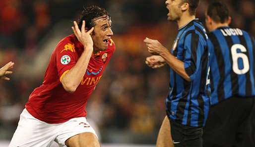 Luca Toni (r.) schoss in 60 Bundesligaspielen für den FC Bayern 38 Tore