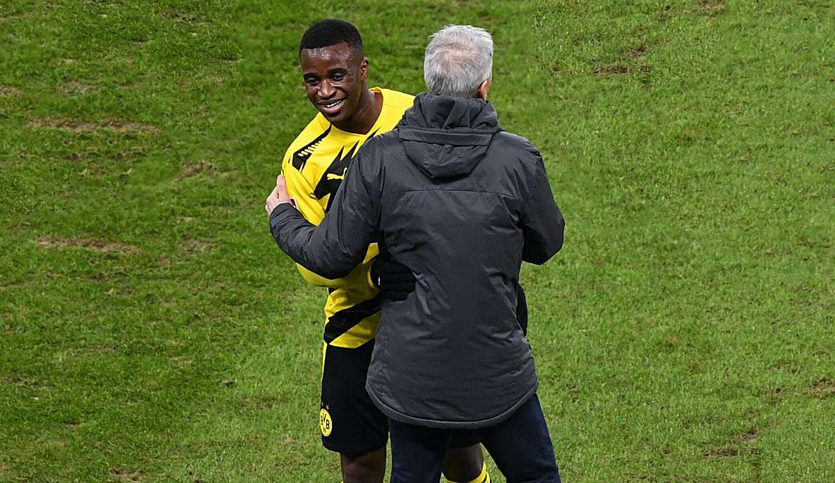 BVB-Coach Lucien Favre hat seine späten Wechsel verteidigt.