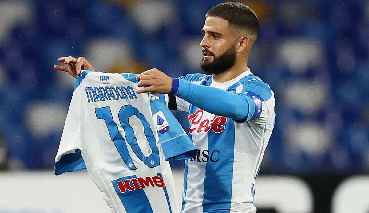 Lorenzo Insigne jubelte mit einem Maradona-Trikot.