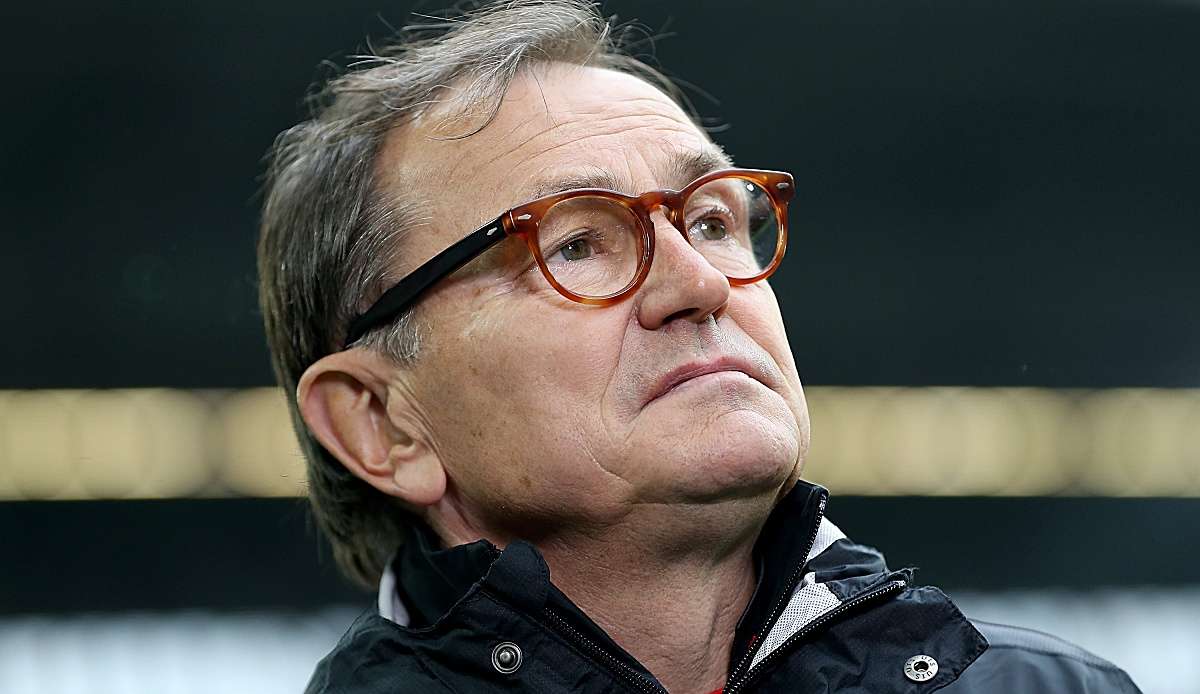 Ewald Lienen kritisiert die WM-Vergabe.