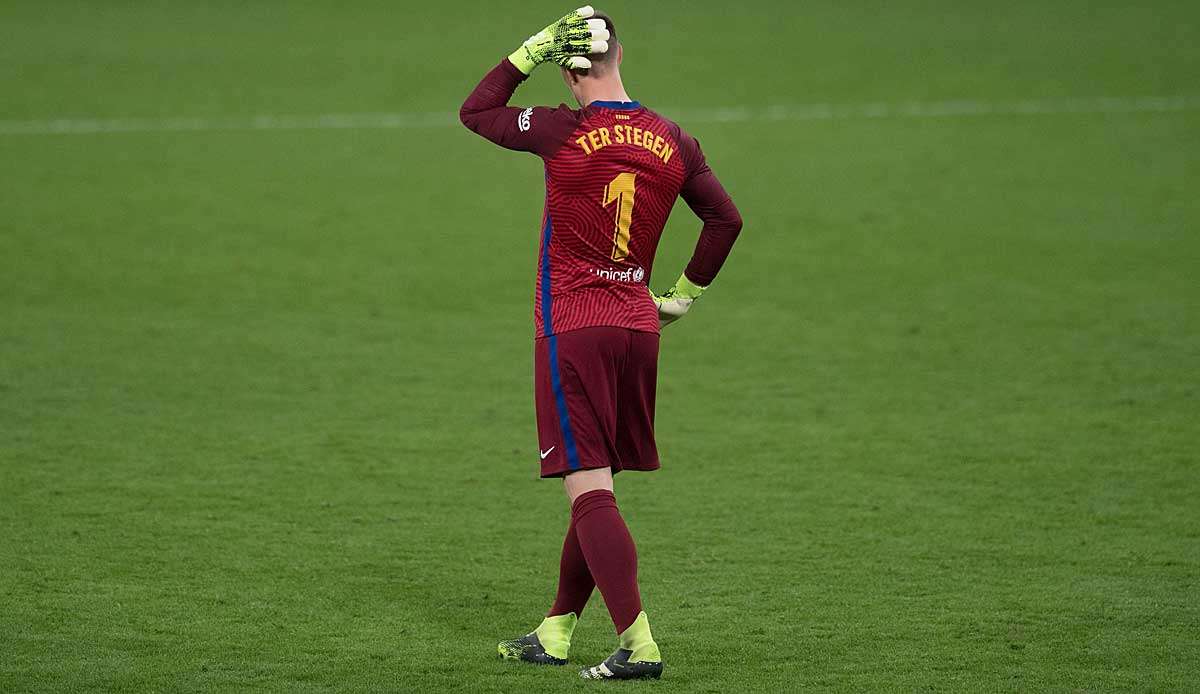 Ungewöhnliches Bild: Marc-Andre ter Stegen verlässt geknickt den Platz nach einem Patzer gegen Aufsteiger Cadiz.