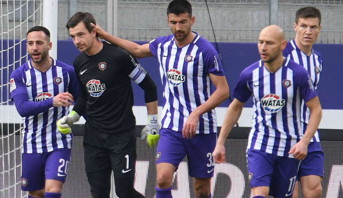 Aue-Keeper Martin Männel hielt einen Elfmeter, konnte die Niederlage aber nicht verhindern.
