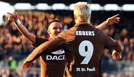 Der FC St. Pauli wird in Fürth von schätzungsweise 10.000 Hamburger Fans unterstützt