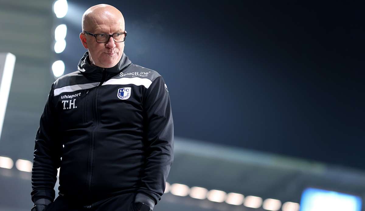 Nachdem ein Spieler des 1. FC Magdeburg positiv auf das Coronavirus getestet wurde, ordnete das Gesundheitsamt eine häusliche Quarantäne für die gesamte Mannschaft an.