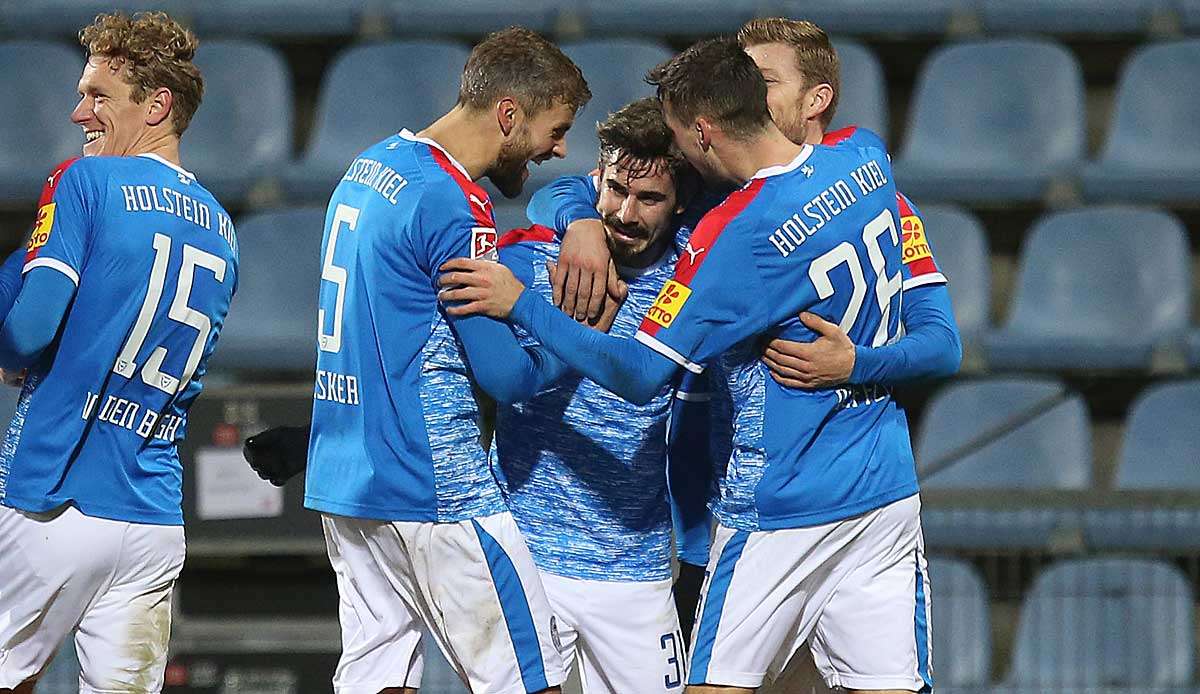 Per Seitfallzieher ins Glück: Bartels schoss Holstein Kiel sehenswert zurück an die Spitze.