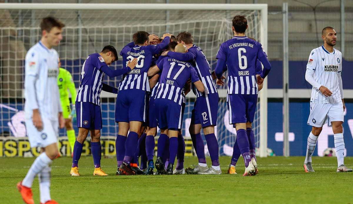 Erzgebirge Aue hat sich gegen den KSC mit 4:1 durchgesetzt.