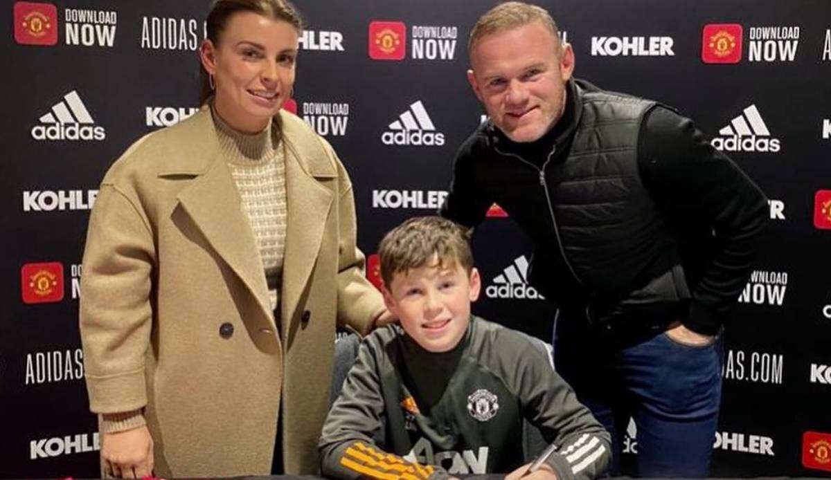 Wayne Rooneys Sohn Kai unterschrieb bei Manchester United.