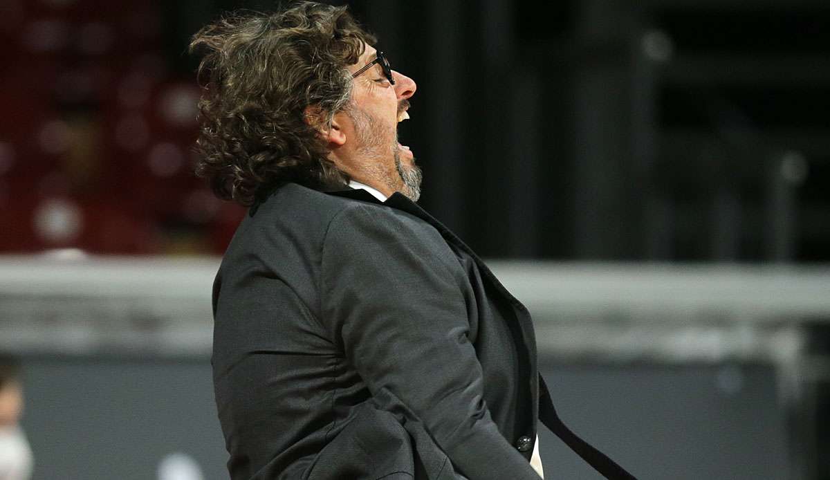 Andrea Trinchieri wurde für ein Spiel gesperrt.
