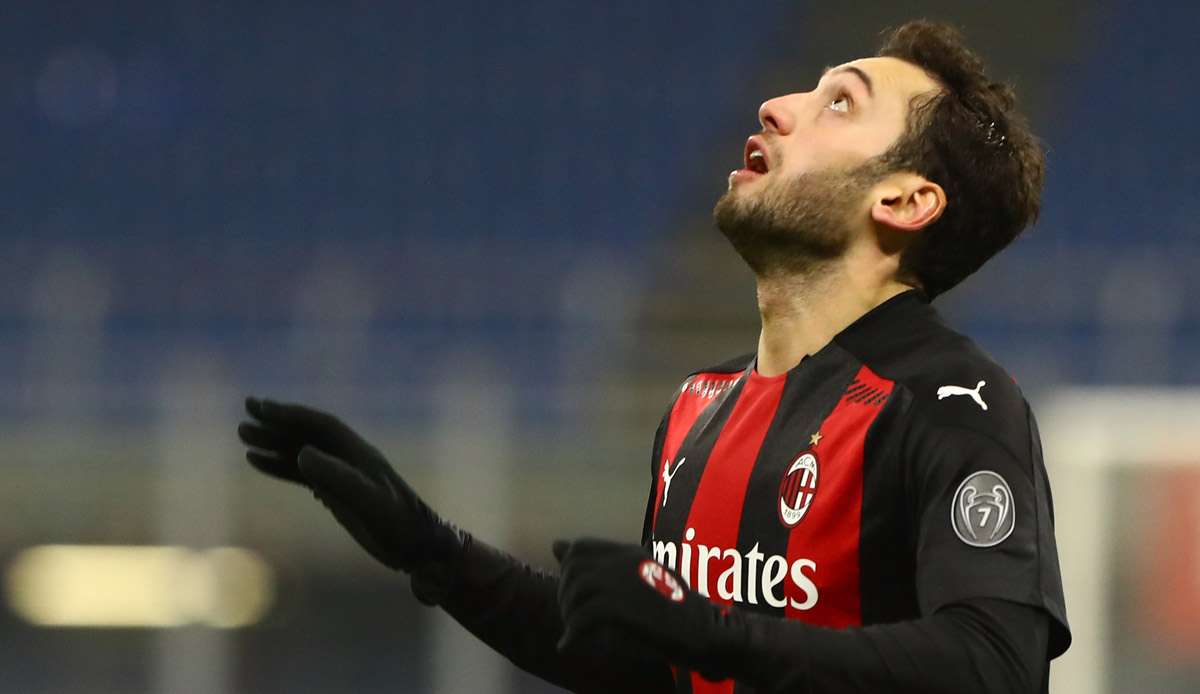 Hakan Calhanoglu vom AC Milan befindet sich nach einem positiven Corona-Test in Quarantäne.