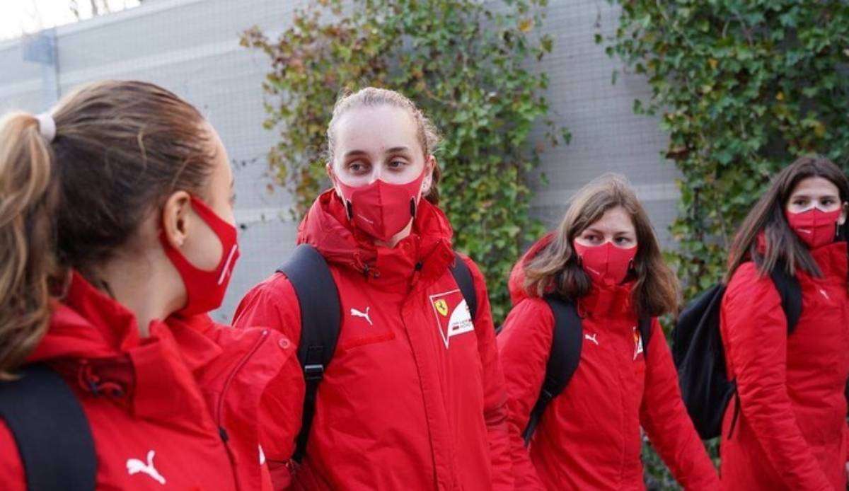 Maya Weug ist die erste Pilotin in der Ferrari-Akademie.
