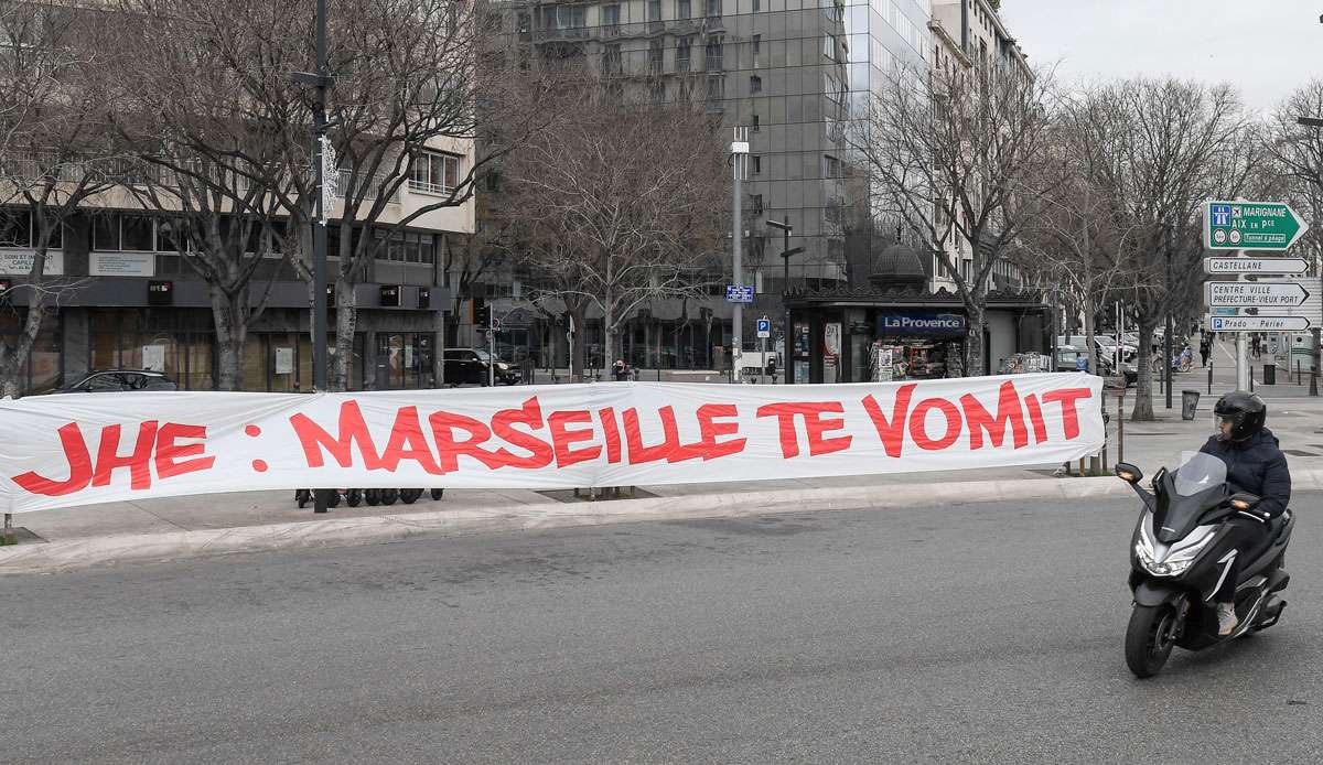 Ein Protestplakat der Marseille-Anhänger mit klarer Botschaft gegen Präsident Jacques-Henry Eyraud.