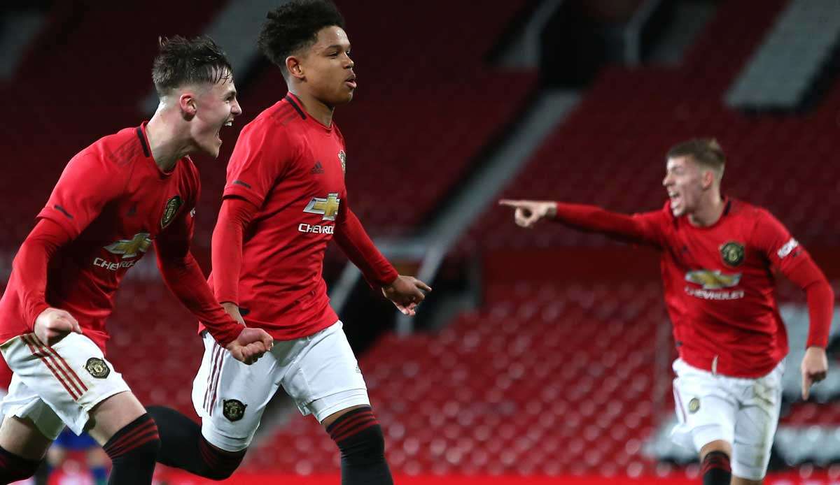 Shola Shoretire bleibt bei Manchester United.