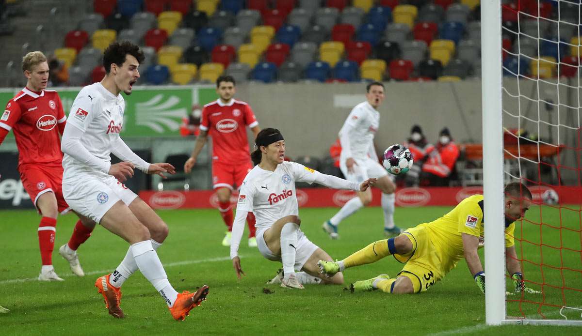 Kiels Mittelfeldmotor Lee macht das vorentscheidende 2:0 in Düsseldorf.