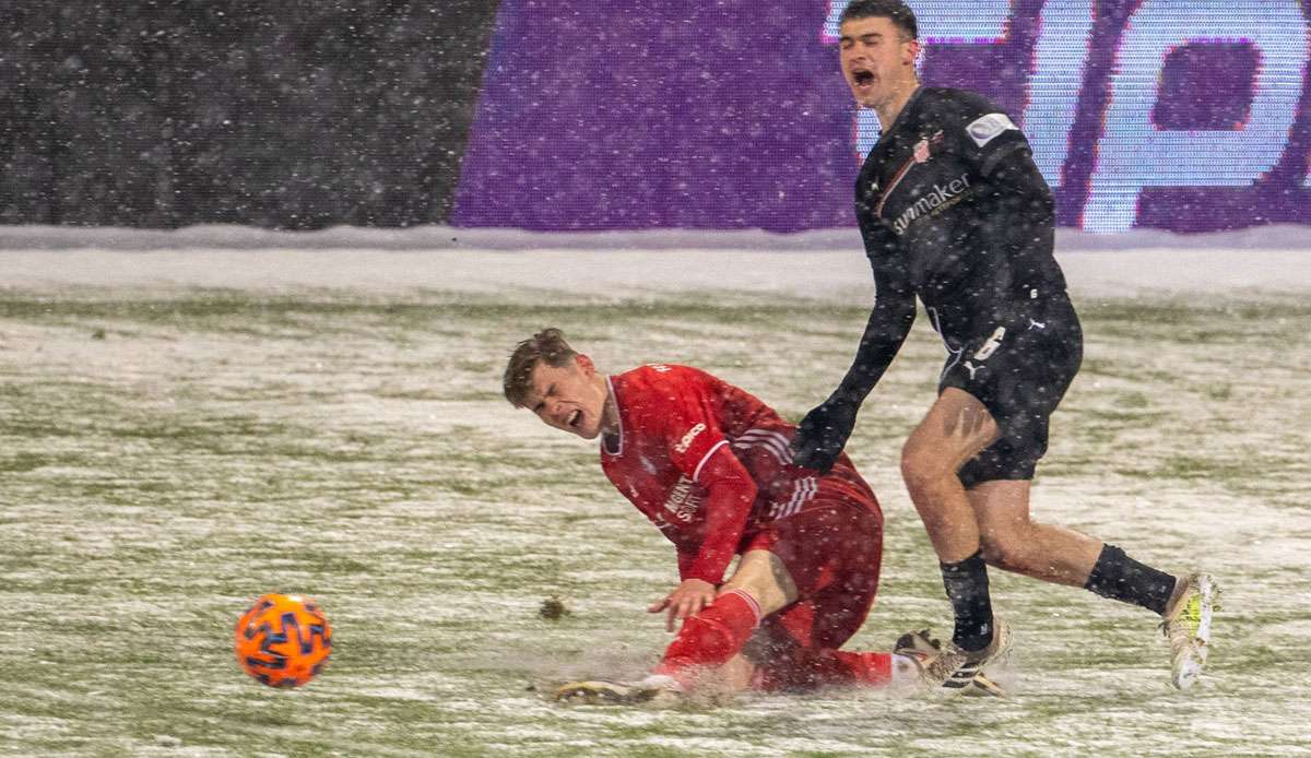 Beim 2:3 (1:2) bei Bayern München II erzielte Zwickau zwei Eigentore durch Davy Frick (15.) und Steffen Nkansah (74.). Unter dem Strich stand die erste Niederlage seit fünf Spielen (drei Siege, zwei Unentschieden).