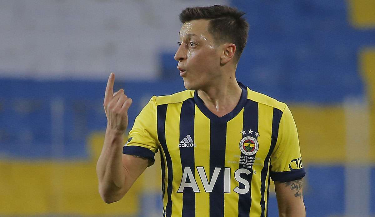 Mesut Özil stand bei Fenerbahce in der Startelf.