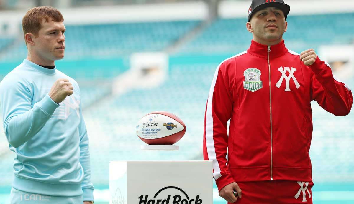 Canelo Alvarez (l.) und Avni Yildirim (r.) im Hard Rock Stadium.