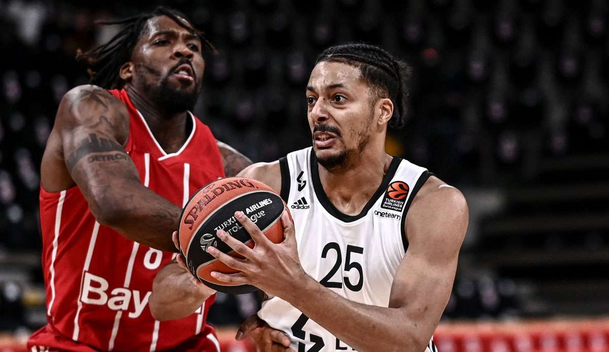 Jalen Reynolds (l.) und der FC Bayern Basketball haben in der EuroLeague die Playoffs im Visier.