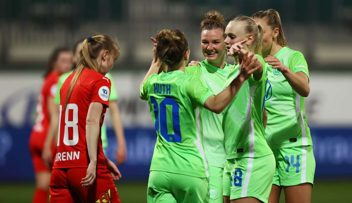 Angeführt von Doppelpackerin Alexandra Popp hat Frauenfußball-Doublegewinner VfL Wolfsburg das Tor zum Viertelfinale der Champions League weit aufgerissen.