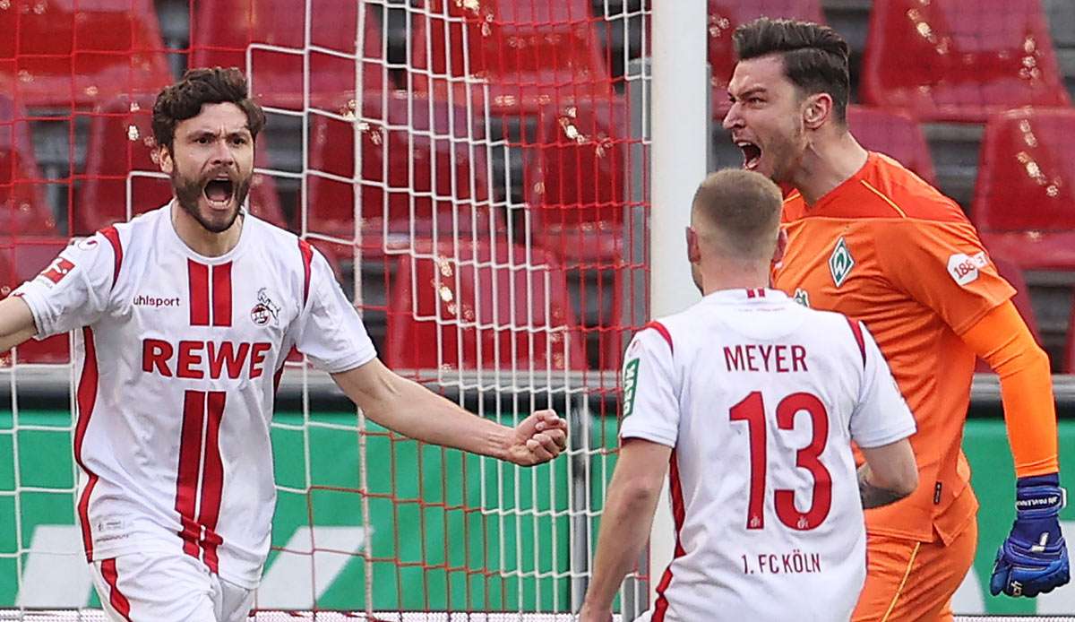 Jonas Hector (l.) jubelt über den Ausgleich, Keeper Jiri Pavlenka ist richtig sauer.