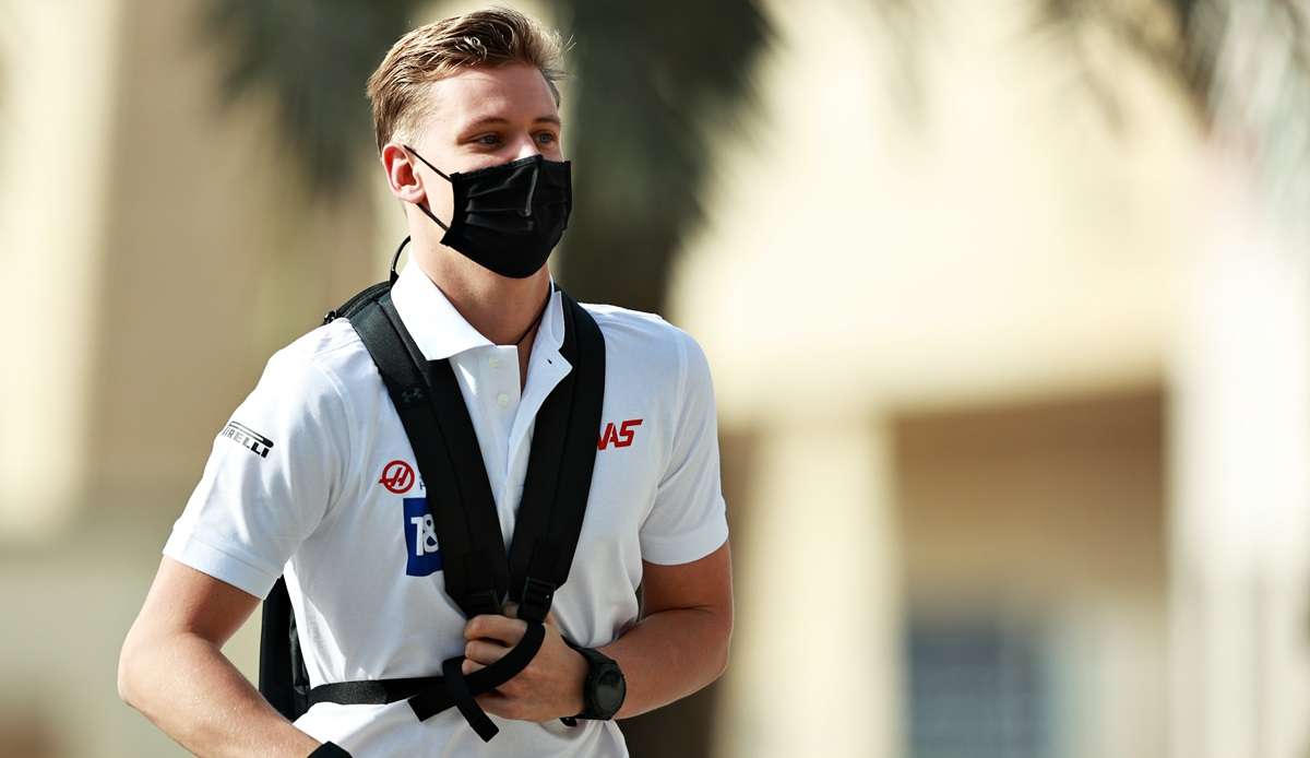 Mick Schumacher hat den neuen Haas enthüllt.