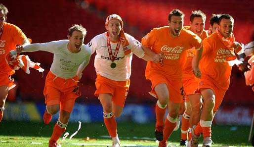 Grenzelnloser Jubel: Der FC Blackpool spielt nächste Saison in der Premier League