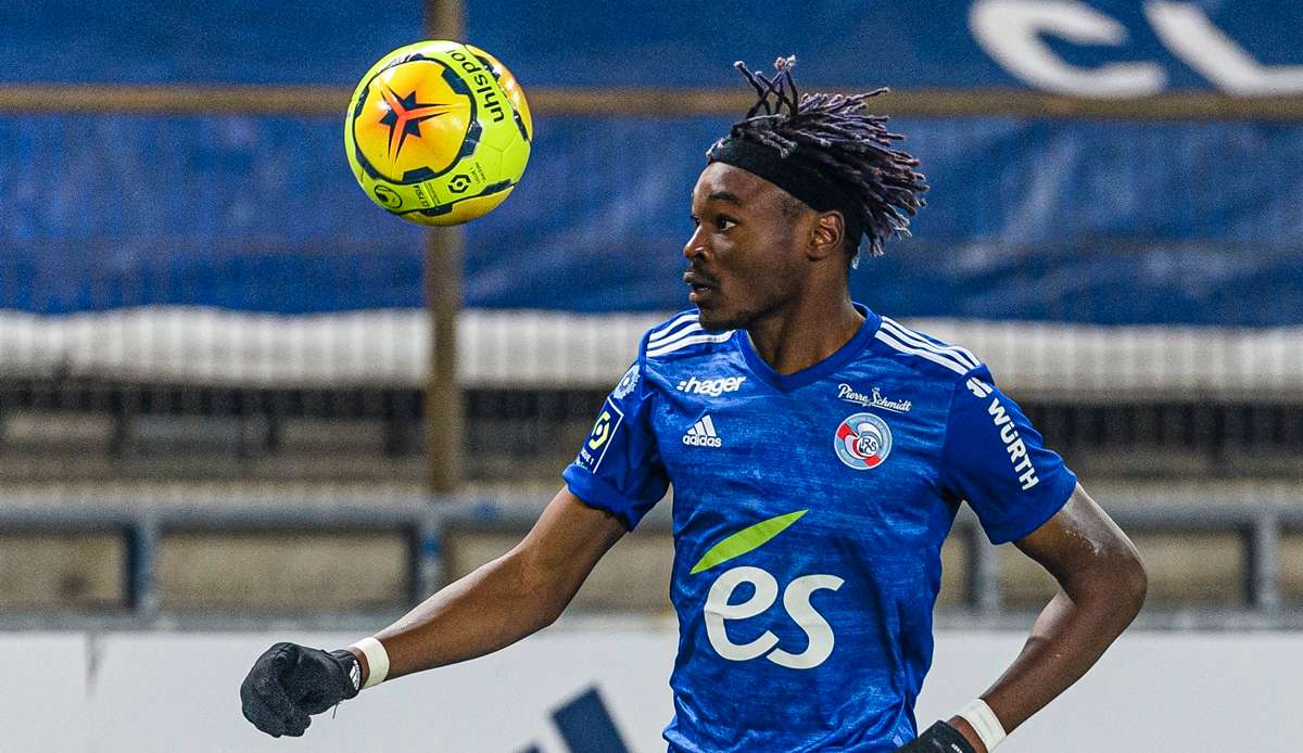 RB Leipzig hat einen Nachfolger für Dayot Upamecano im Abwehrzentrum gefunden. Der Tabellenzweite vermeldete am Montag die Verpflichtung des französischen Defensivspielers Mohamed Simakan.