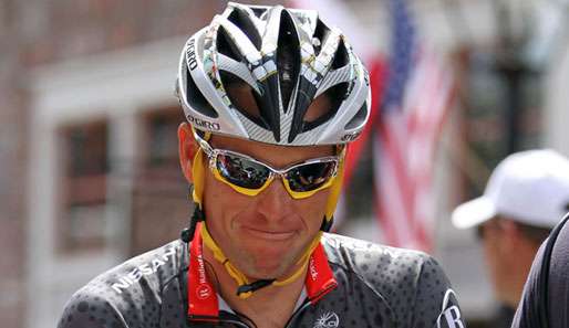 Lance Armstrong ist nach seinem Surz zurück im Sattel