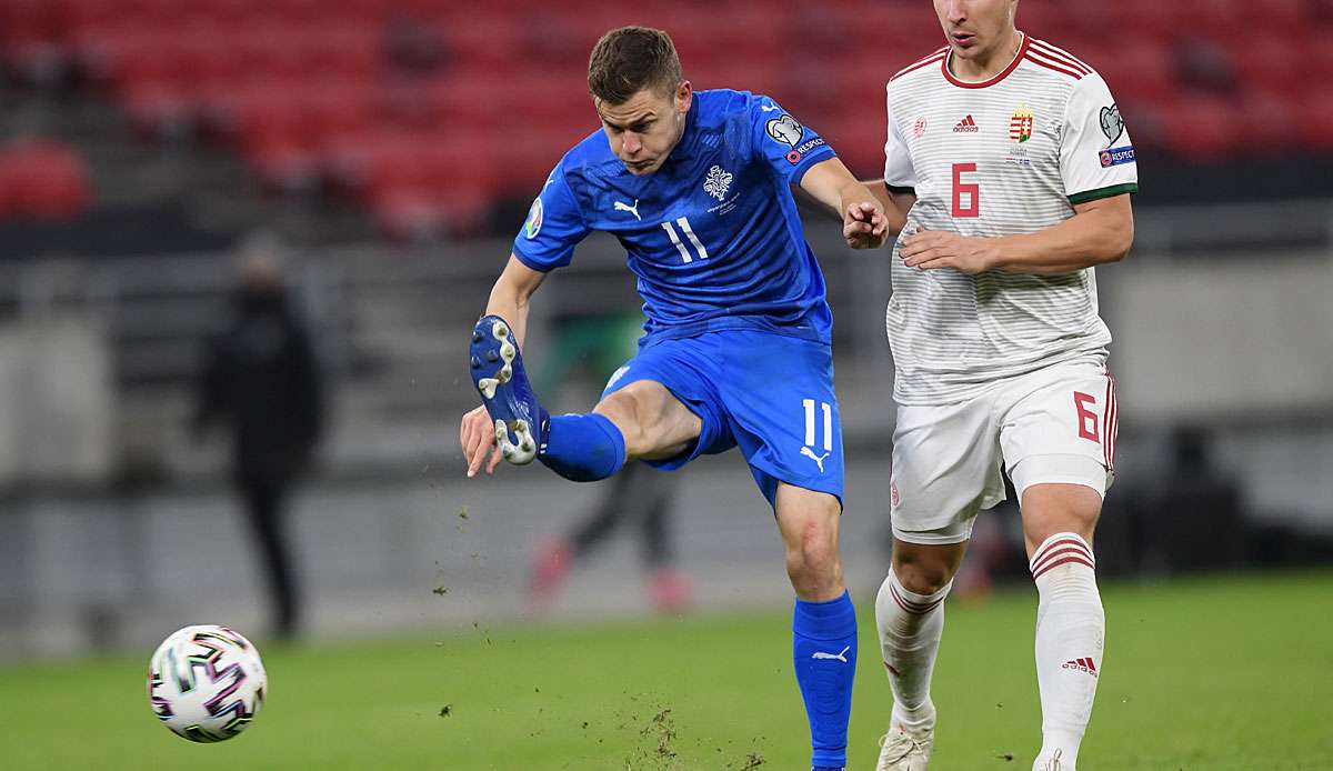 Alfred Finnbogsaon trifft mit Island in der WM-Qualifikation auf Deutschland.